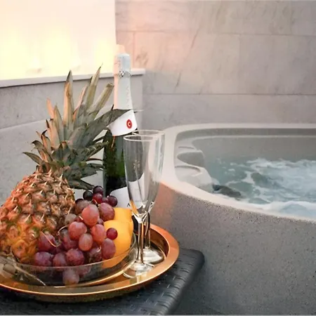 Modern Townhouse & Jacuzzi Silhouse Сasa de vacaciones *