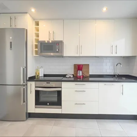 Modern Townhouse & Jacuzzi Silhouse *