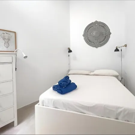 Modern Townhouse & Jacuzzi Silhouse